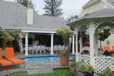 پانسیون Mulligans Guest Lodge
