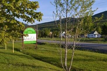 هاستل Auberge La Petite école De Forillon