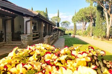 هتل Agriturismo La Rombaia