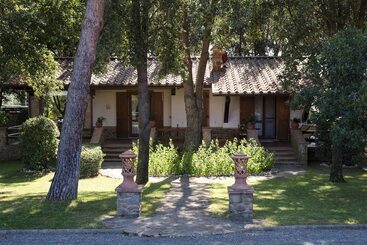 هتل Agriturismo La Rombaia