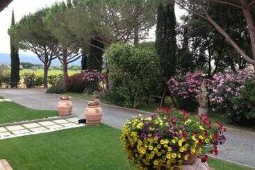 هتل Agriturismo La Rombaia