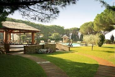 هتل Agriturismo La Rombaia