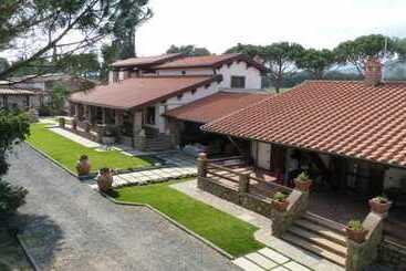 هتل Agriturismo La Rombaia