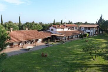 هتل Agriturismo La Rombaia