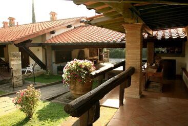 هتل Agriturismo La Rombaia