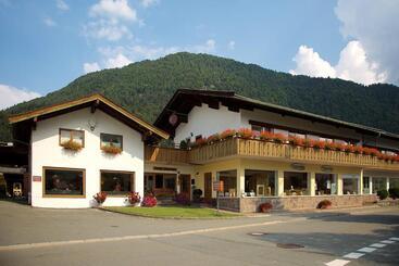 پانسیون Haus Treffer