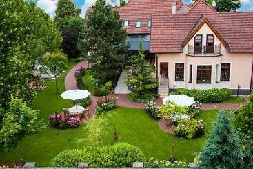 پانسیون Villa Rosa