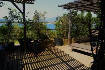 استراحتگاه Maranatha Résidence Avec Plage Privée, Piscine Chauffée