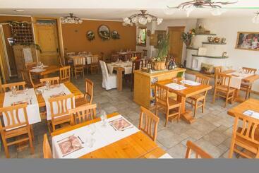 هتل Agriturismo Raethia