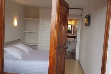 هتل Hostal Ondina
