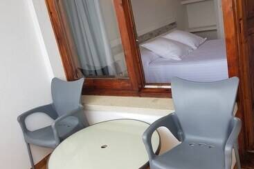 هتل Hostal Ondina