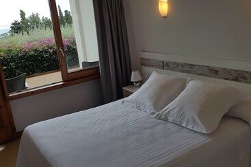 هتل Hostal Ondina