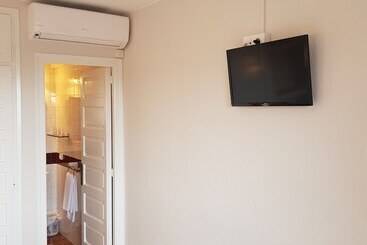 هتل Hostal Ondina