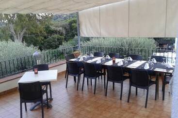هتل Hostal Ondina