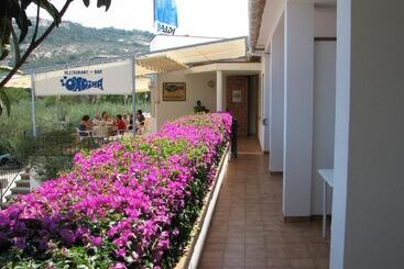هتل Hostal Ondina