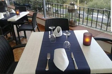 هتل Hostal Ondina