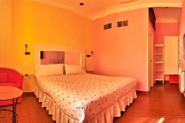 پانسیون Hostal Arco Iris