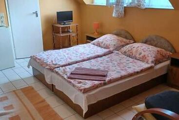 پانسیون Tarr Tímea Apartmanok