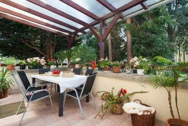 پانسیون Villa Cecile