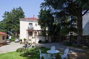 پانسیون Villa Cecile