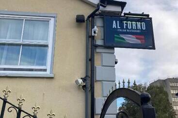 هاستل Al Forno Restaurant & Inn
