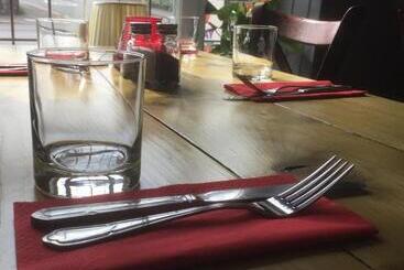 هاستل Al Forno Restaurant & Inn