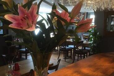 هاستل Al Forno Restaurant & Inn