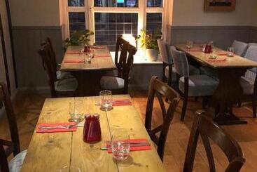 هاستل Al Forno Restaurant & Inn