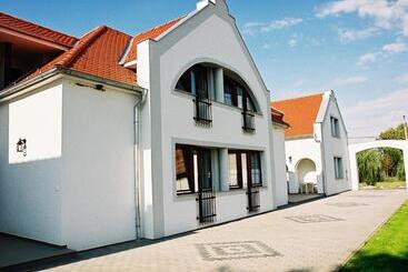 پانسیون Szanyi Vendégház