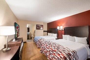 הוסטל Red Roof Inn Temple
