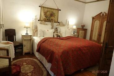 Casa Cositorarului Boutique Pension