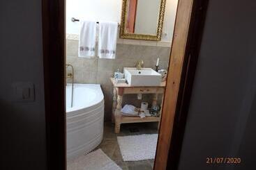 Casa Cositorarului Boutique Pension