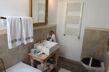 Casa Cositorarului Boutique Pension