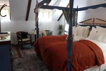 Casa Cositorarului Boutique Pension