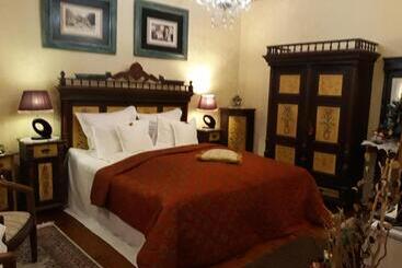 Casa Cositorarului Boutique Pension