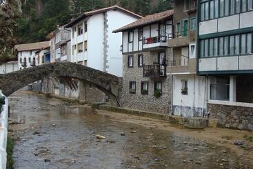 Pension (Hôtel basse catégorie) Bekale