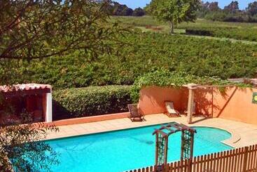 پانسیون Chambres D Hotes Domaine De Beaupre