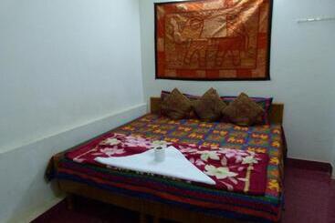 پانسیون Gajanand Guest House