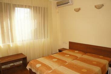 پانسیون Tonus Guest House
