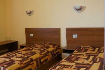 پانسیون Tonus Guest House