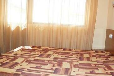 پانسیون Tonus Guest House