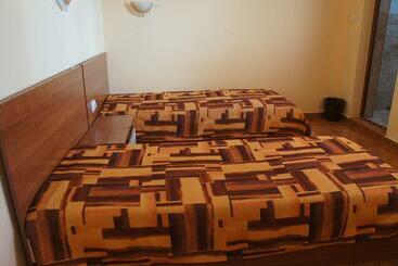 پانسیون Tonus Guest House