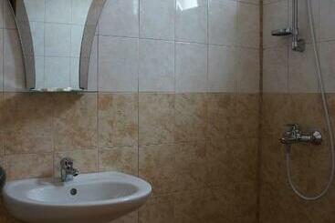 پانسیون Tonus Guest House