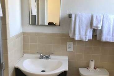 Ventura Beach House Motel