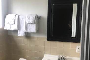 Ventura Beach House Motel