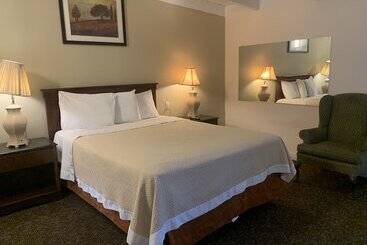 Ventura Beach House Motel