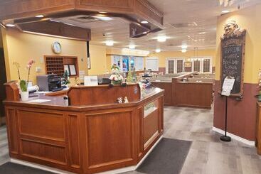 هاستل Moosomin Country Squire Inn