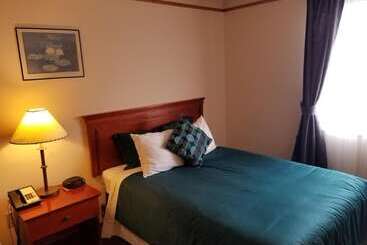 هاستل Moosomin Country Squire Inn