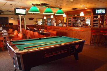 هاستل Moosomin Country Squire Inn