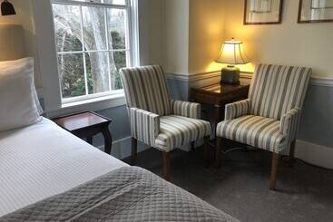 הוסטל The Inn At Cape Cod